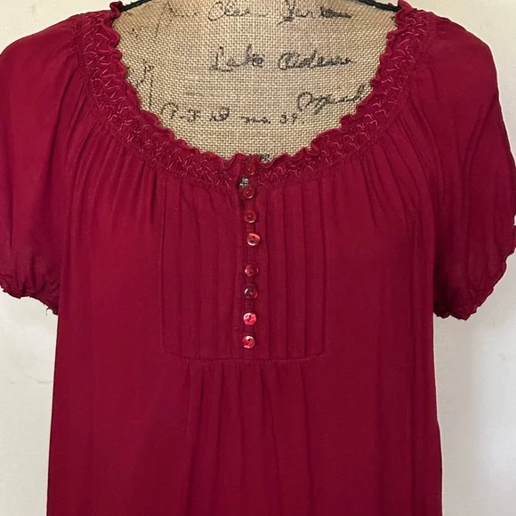 Cute top - Picture 2 of 3